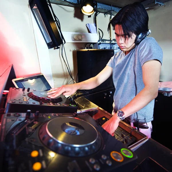DJ na mistura — Fotografia de Stock