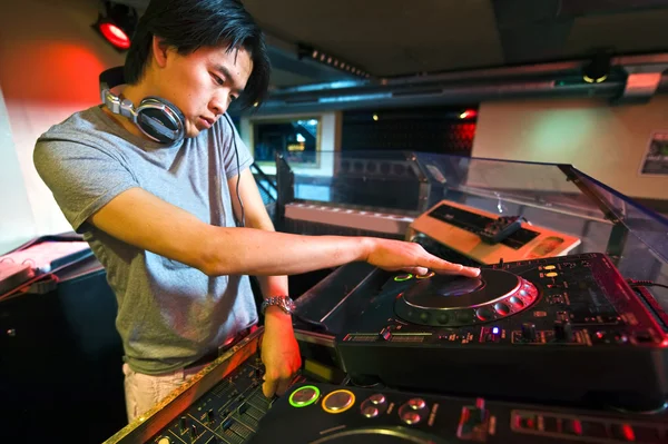 DJ в миксе — стоковое фото