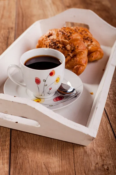 Café fresco e croissant — Fotografia de Stock
