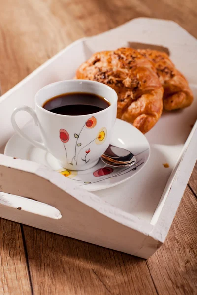 Café fresco e croissant — Fotografia de Stock