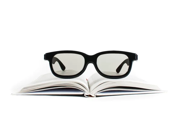 Buch mit Brille — Stockfoto