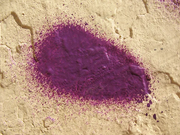 A textura das paredes pintadas com um ponto roxo — Fotografia de Stock