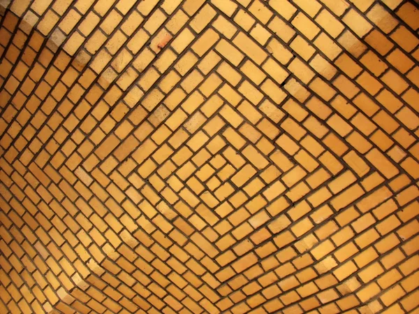 Арочный потолок из облицованного кирпича — стоковое фото