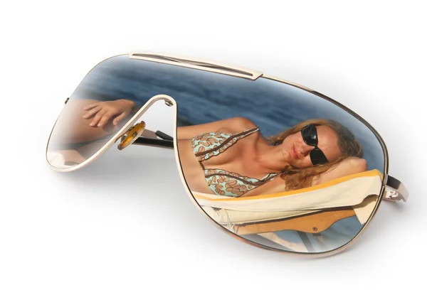 Sunbathing girl in sunglasses — Stock Photo, Image