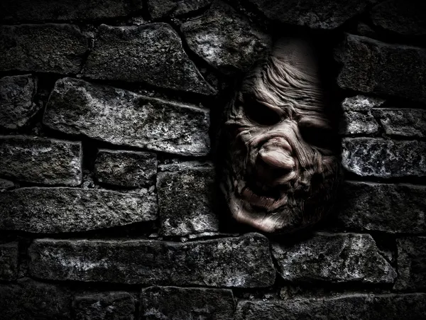 Monster hinter der Mauer — Stockfoto