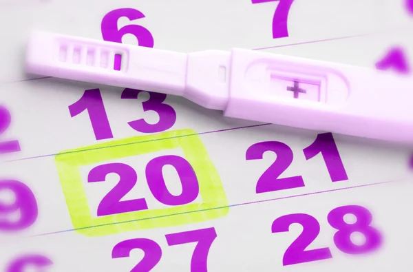 Pozytywny wynik testu ciążowego — Zdjęcie stockowe