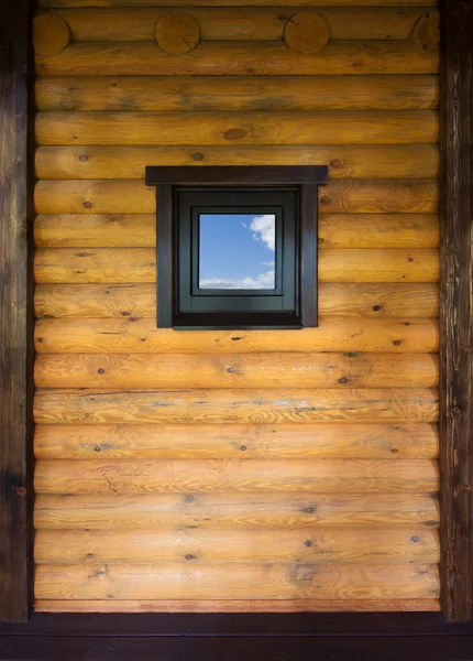 Holzwand mit Fenster — Stockfoto