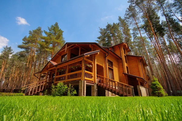Wooden mansion — Stock Photo, Image