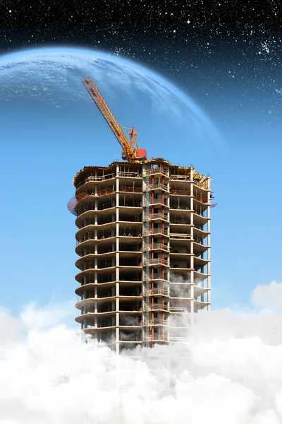 Skyscraper construction over the clouds — Stock Photo, Image