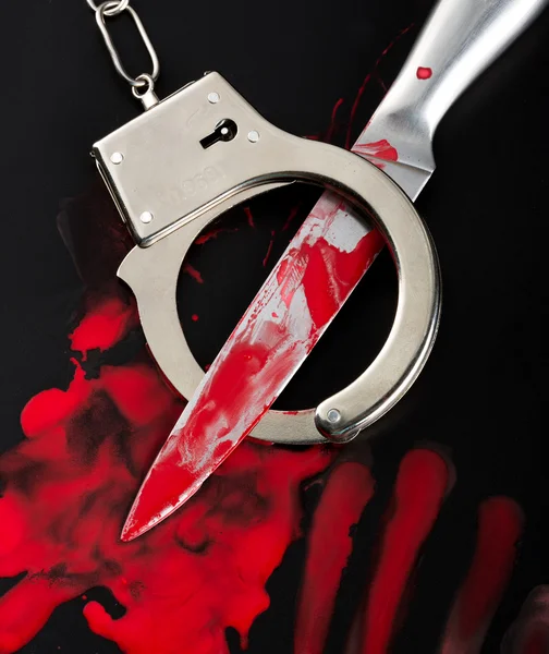Knife and handcuffs — Stock Photo, Image