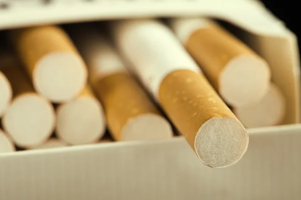 Cigarros na embalagem — Fotografia de Stock