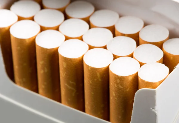 Сигареты в упаковке — стоковое фото