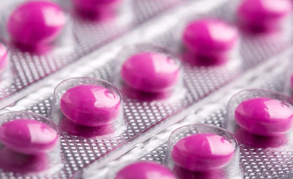 Piatto di pillole rosa — Foto Stock