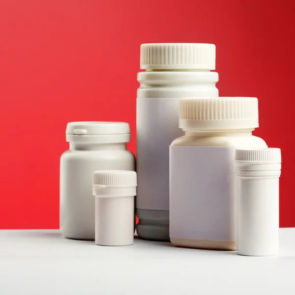 Białe tabletki butelek — Zdjęcie stockowe