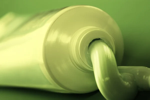 Травяная зубная паста — стоковое фото