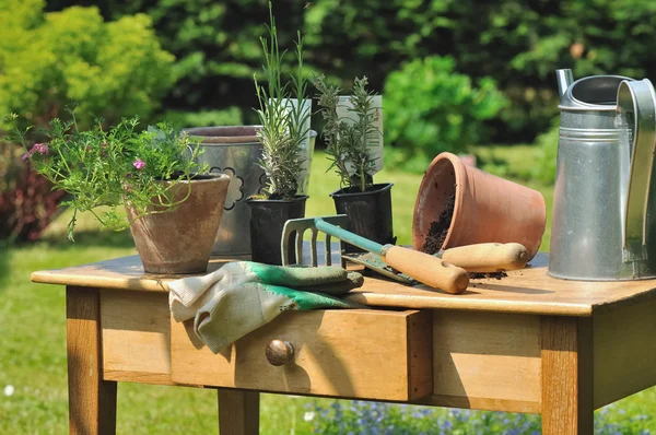 Mesa de jardinagem — Fotografia de Stock