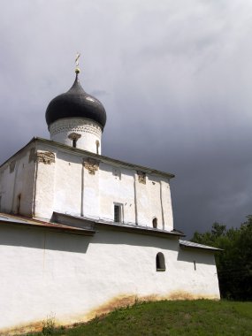 Beyaz eski kilise