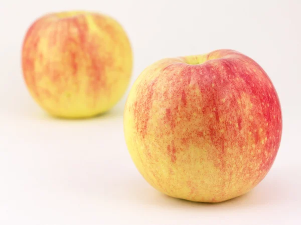 Duas maçãs — Fotografia de Stock