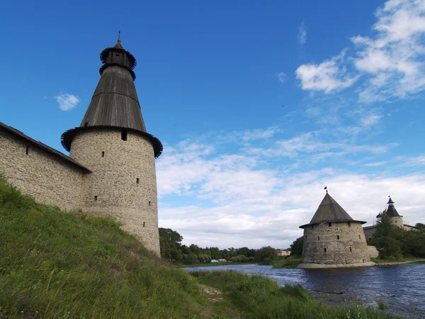 Torres del fuerte de Pskov — Foto de Stock