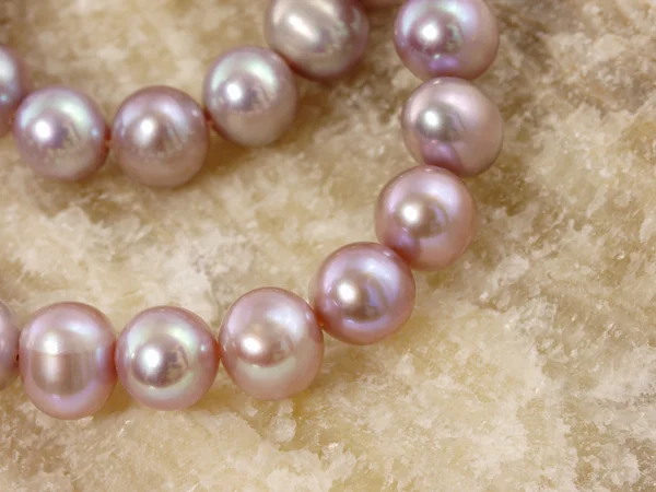 Halskette aus einer großen Perle — Stockfoto
