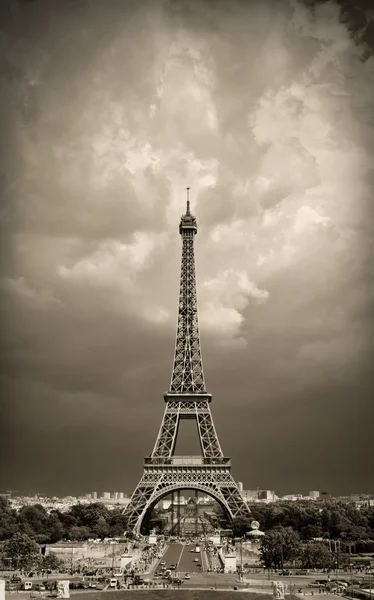 Eiffel tower sepia toned — Stock Photo, Image
