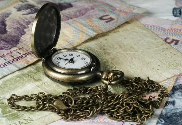 체인 및 돈 시계 — 스톡 사진
