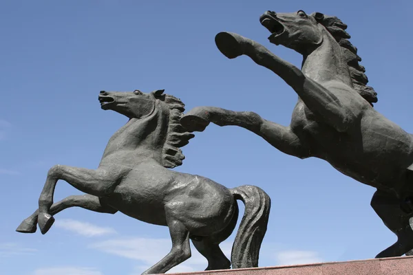Sculptuur van twee paarden — Stockfoto