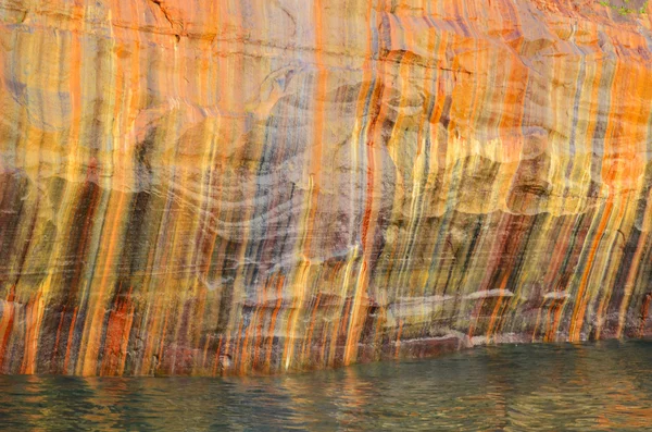 Colorful Streaked Cliff at Pictured Rocks National Lakeshore — Stock Photo, Image