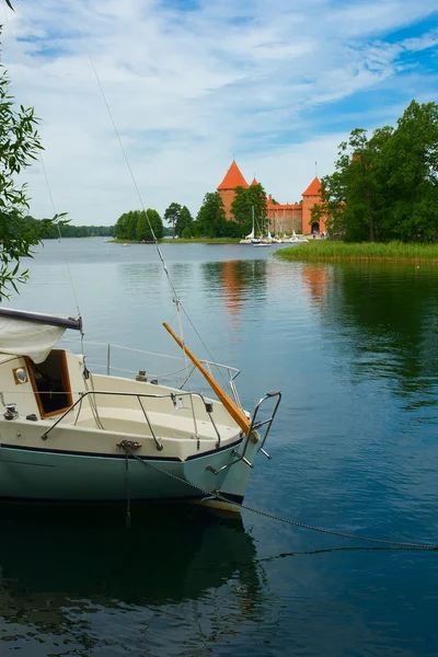 Castillo en el lago Galve en Trakai, Lituania —  Fotos de Stock