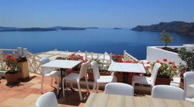 Restoran balkon ve Ege Denizi, santorini, Yunanistan