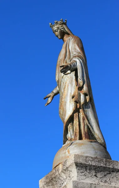 Estatua virgen de Notre Dame de Suize, Grand-Bornand, Francia — Foto de Stock