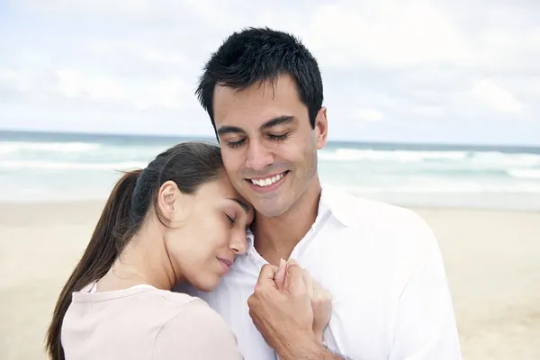 Hispanic couple bonding on beach — Stock Photo, Image