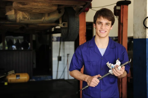 Car mechanic at work with copy space — Stock Photo, Image