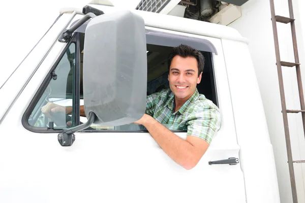 Счастливый водитель грузовика — стоковое фото