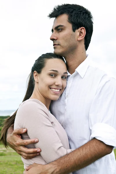 Retrato de um casal hispânico apaixonado — Fotografia de Stock