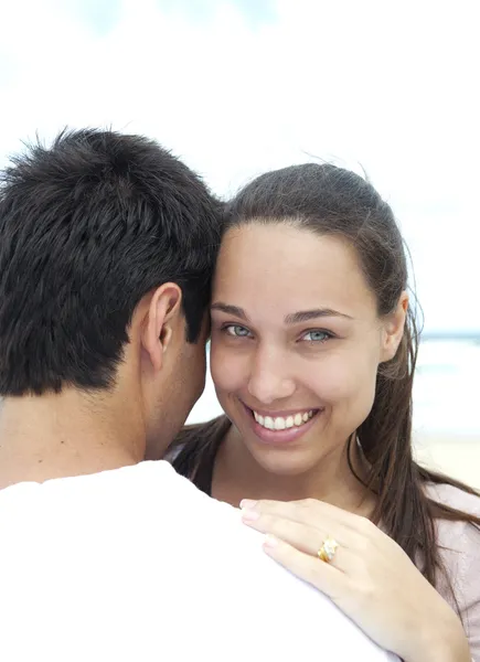 Young woman and boyfriend on the beach — Stock Photo, Image