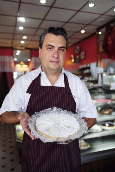 Küçük işletme: lezzetli bir pasta gösterilen waitr — Stok fotoğraf