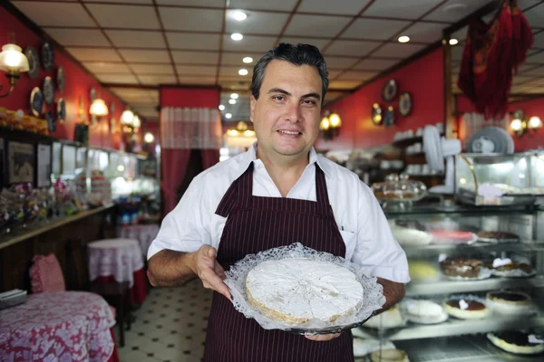 Küçük işletme: lezzetli bir pasta gösterilen waitr — Stok fotoğraf