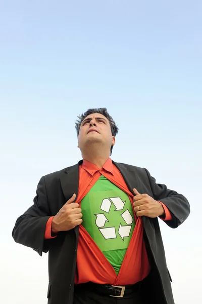 Orgulloso de reciclar: hombre de negocios es un héroe del reciclaje — Foto de Stock