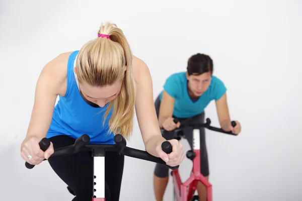 Spinning. Woman cycling indoors at the gym — Stock Photo, Image