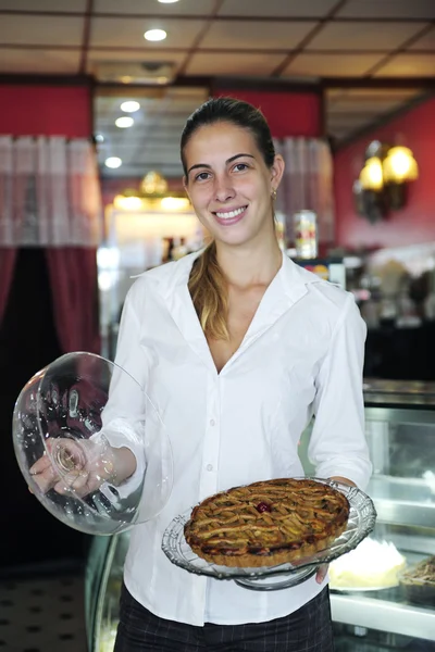Småföretag: stolt kvinnliga ägare av ett café Royaltyfria Stockfoton