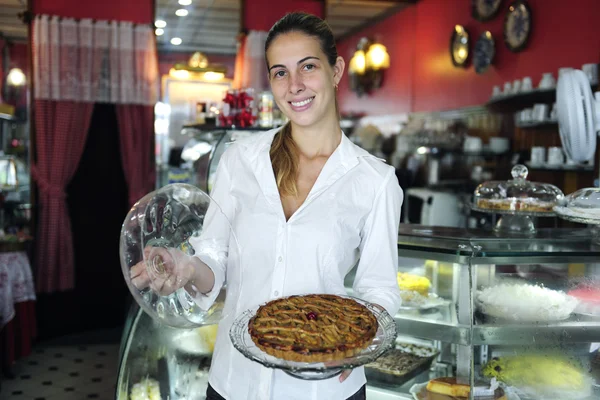 Småföretag: stolt kvinnliga ägare av ett café Stockbild