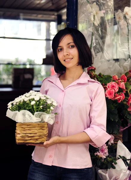 Kisvállalkozás tulajdonosa: nő és ő virágbolt — Stock Fotó