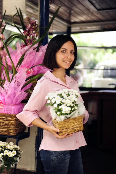 Small business owner: woman and her flower shop — Stock Photo, Image