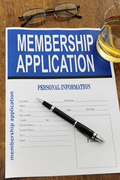 Formulário de inscrição de membro em uma mesa — Fotografia de Stock