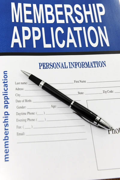 Formulaire de demande d'adhésion sur un bureau — Photo
