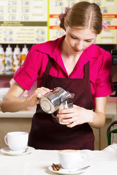 Friendly waitress making coffee — ストック写真
