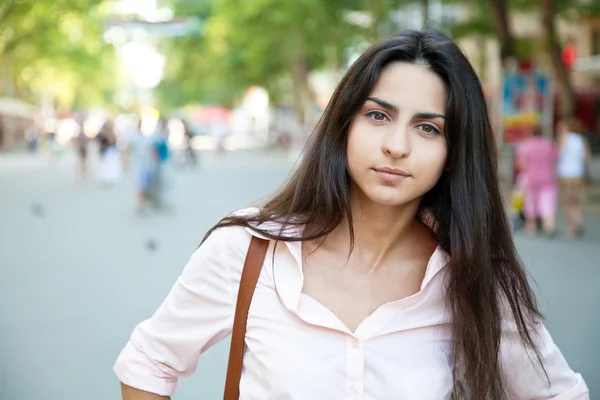Beautiful lady in the city — Stock Photo, Image