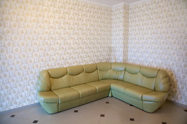 Sofá verde — Foto de Stock