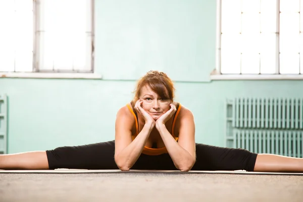 Mature woman exercising yoga — Stock Photo, Image
